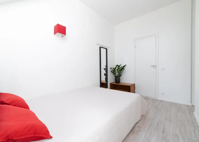 Apartment Spacious 2-level Penthouse In