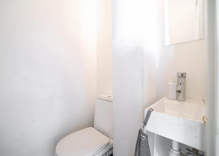 Apartment Spacious 2-level Penthouse In