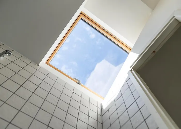 Spacious 2-level Penthouse In Apartment *