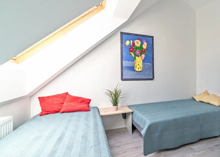 Spacious 2-level Penthouse In *