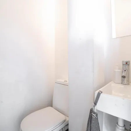 شقة Spacious 2-level Penthouse In