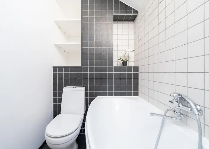 Spacious 2-level Penthouse In *