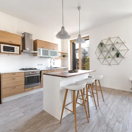 Appartement Spacious 2-level Penthouse In